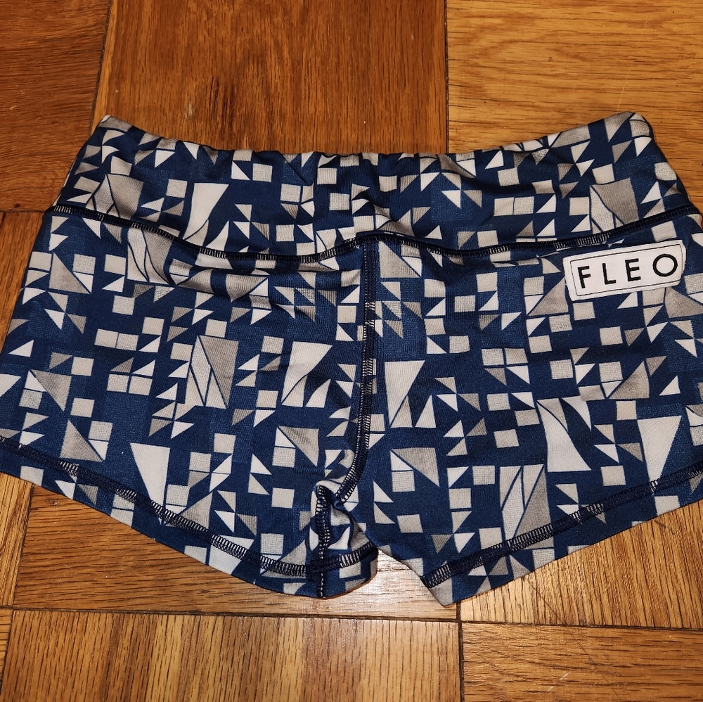 Fleo original shorts - blue tech triangles - size M